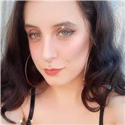 Professora de inglês, com experiência em aulas particulares e em escola de idioma, do nível básico ao avançado, todas as idades